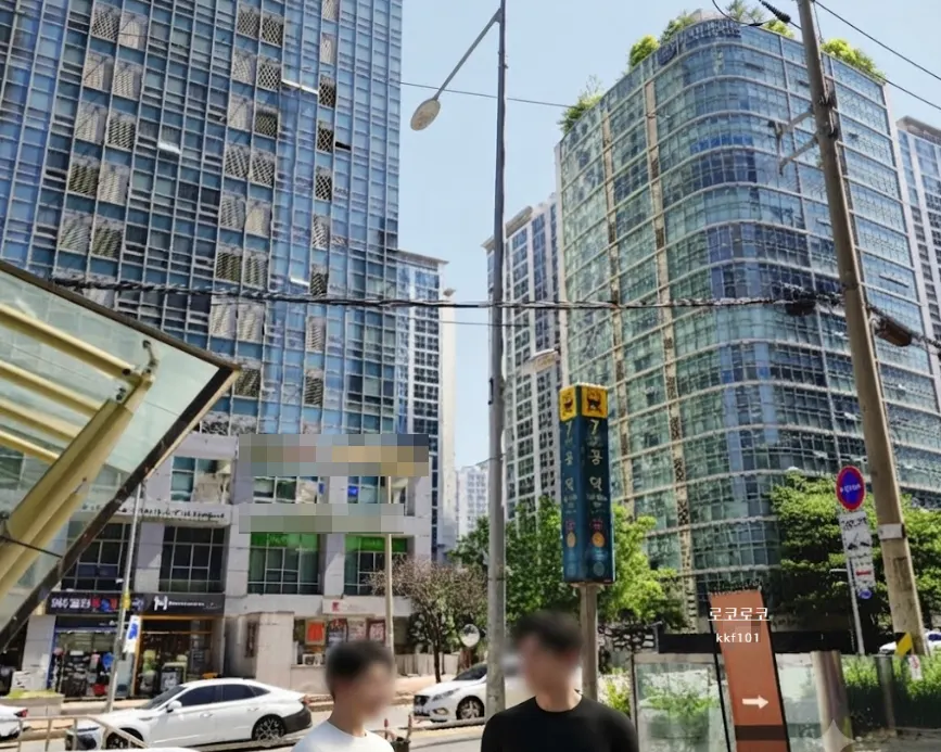 Exterior of Okjoban Gongdeok Station branch on the first floor of Hyosung Harrington Square
