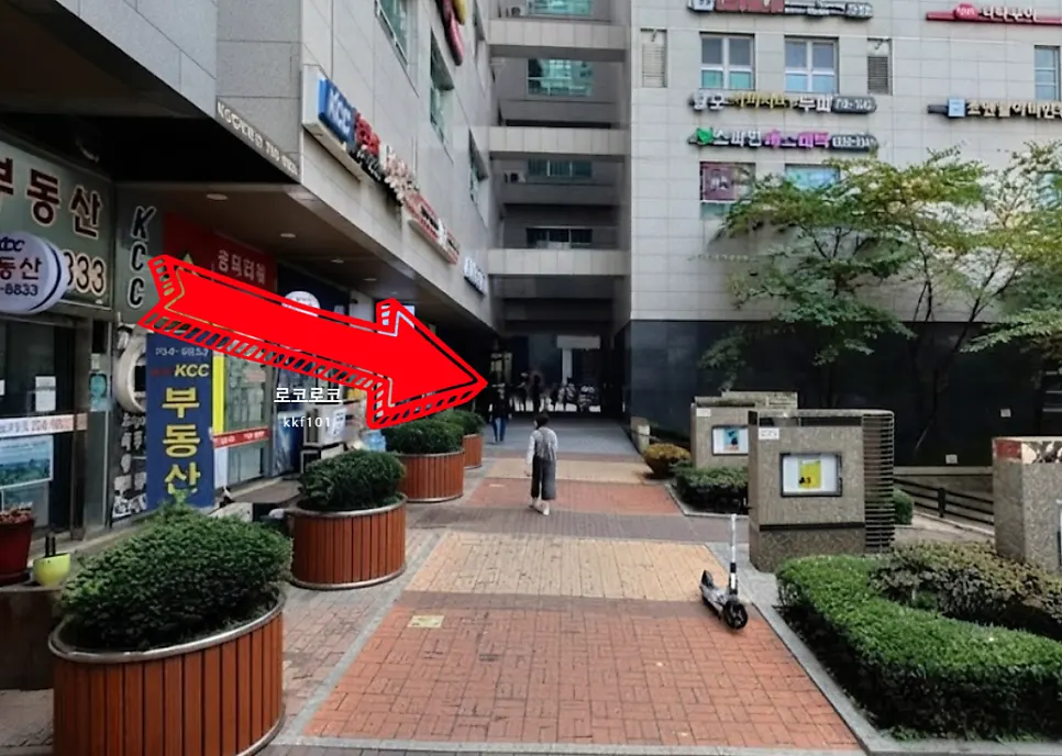 Walking route from Gongdeok Station exit 7 to Okjoban