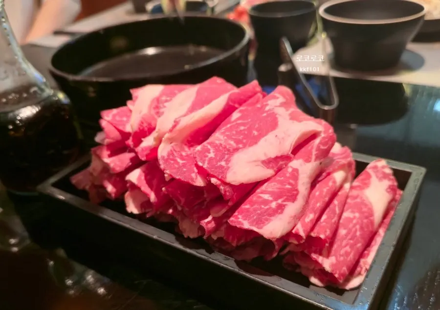 Table setting for the ordered Dinner B set sukiyaki with beef