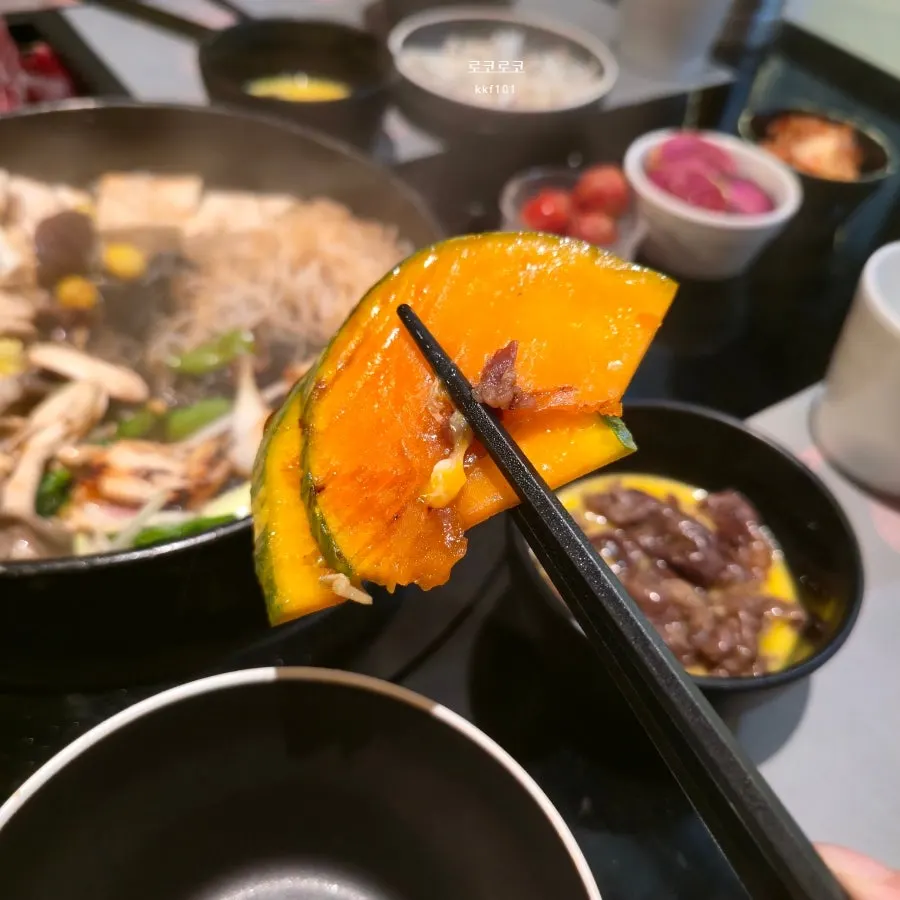 Box of fresh vegetables from the refill