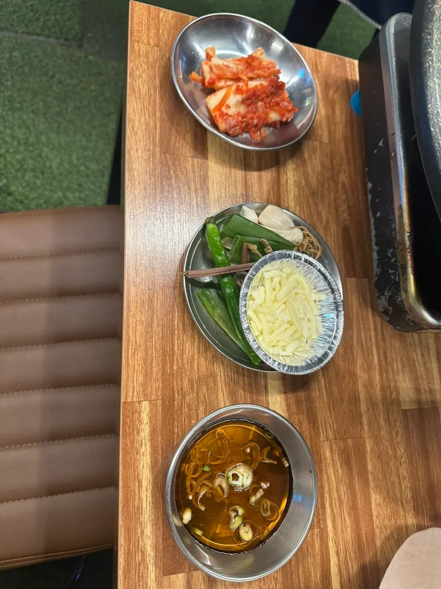 烤肉店基本小菜近拍照