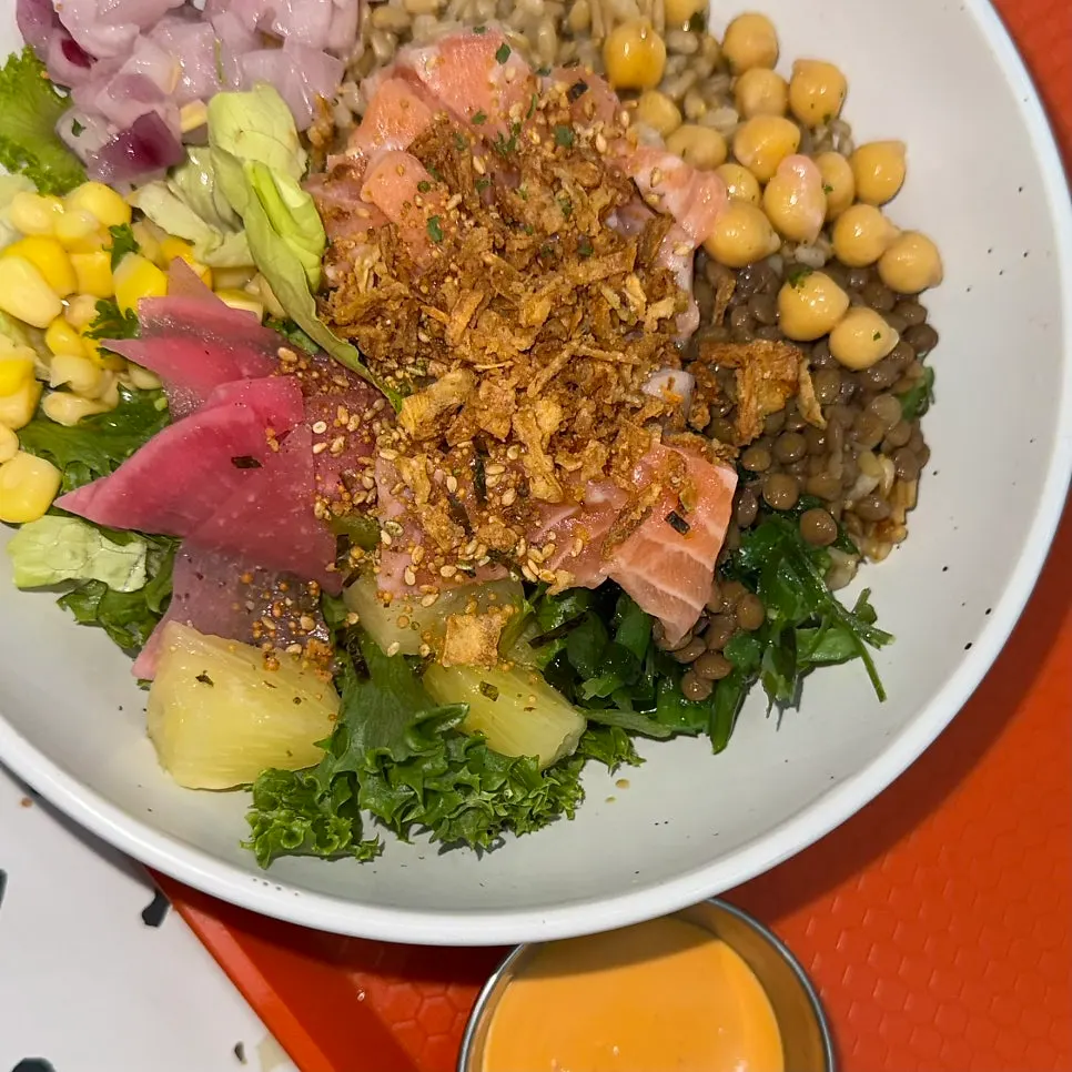 Best-selling salmon poke at Ola Poke Gangnam