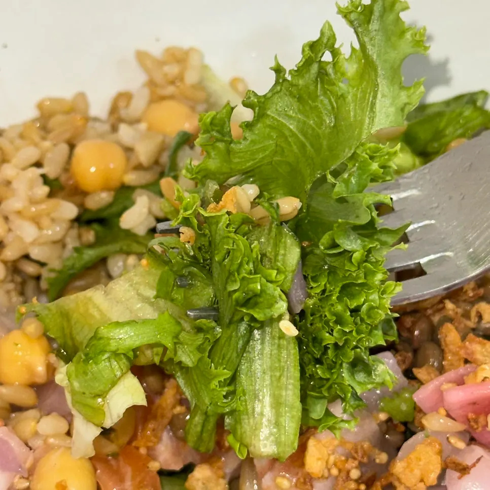 Poke with vegetable toppings at Ola Poke Gangnam