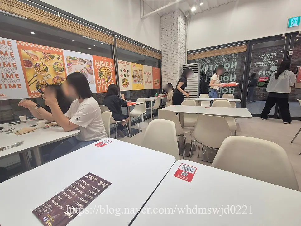 Seating area busy with lunchtime customers at Olla Poke Munjeong Main Branch