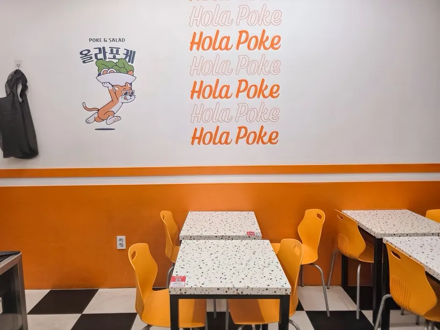 Overview of seating inside Ola Poke Samseong Branch
