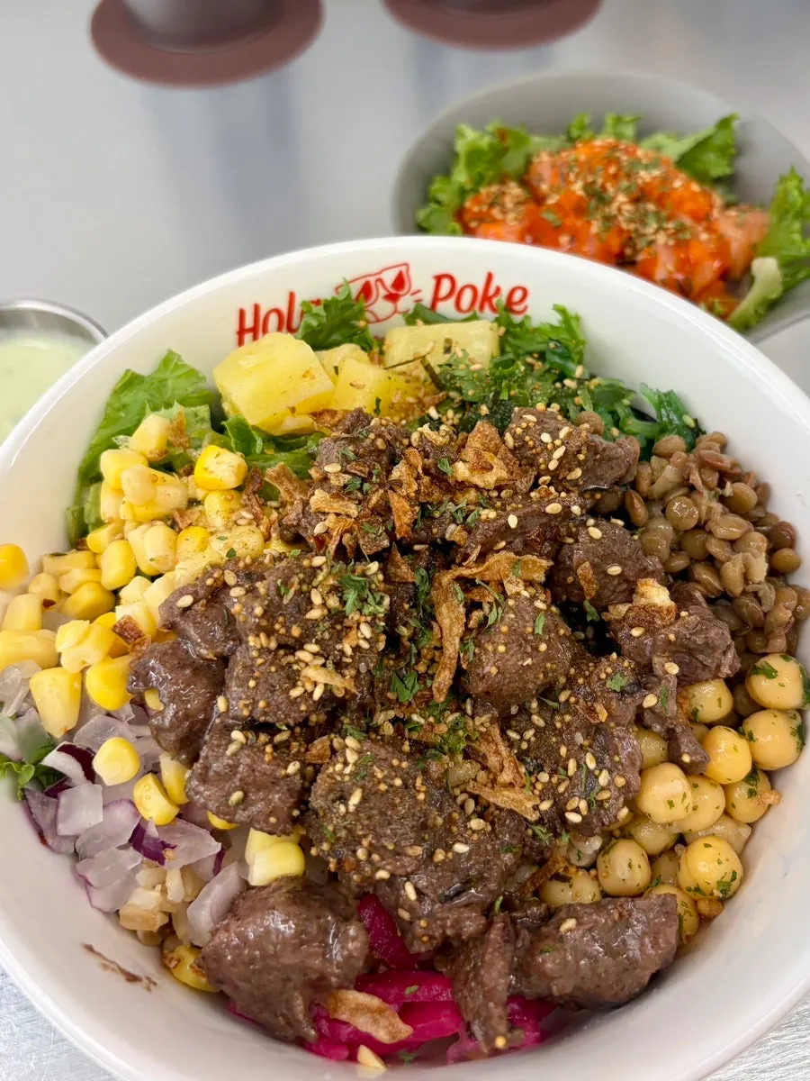 Topping poke dengan nanas dan jagung