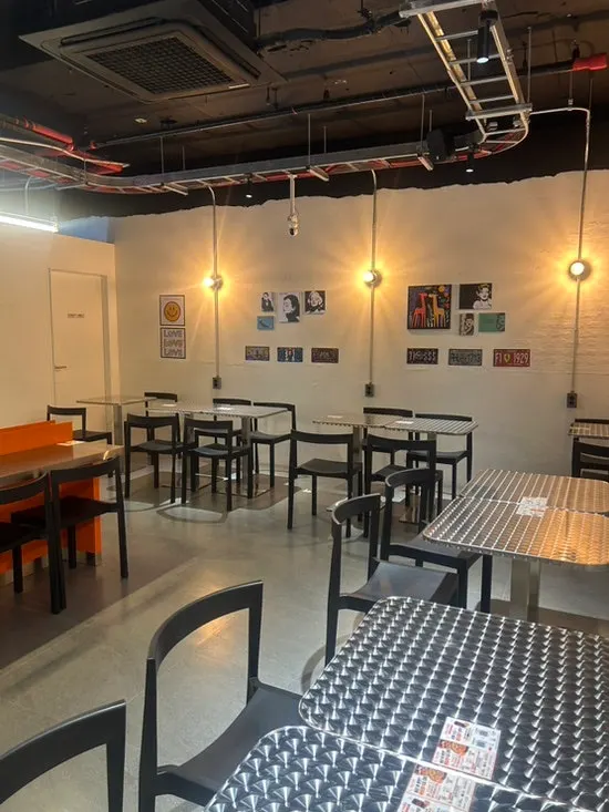 Interior tables and decor of Olla Poke Seocho Gyodae Branch