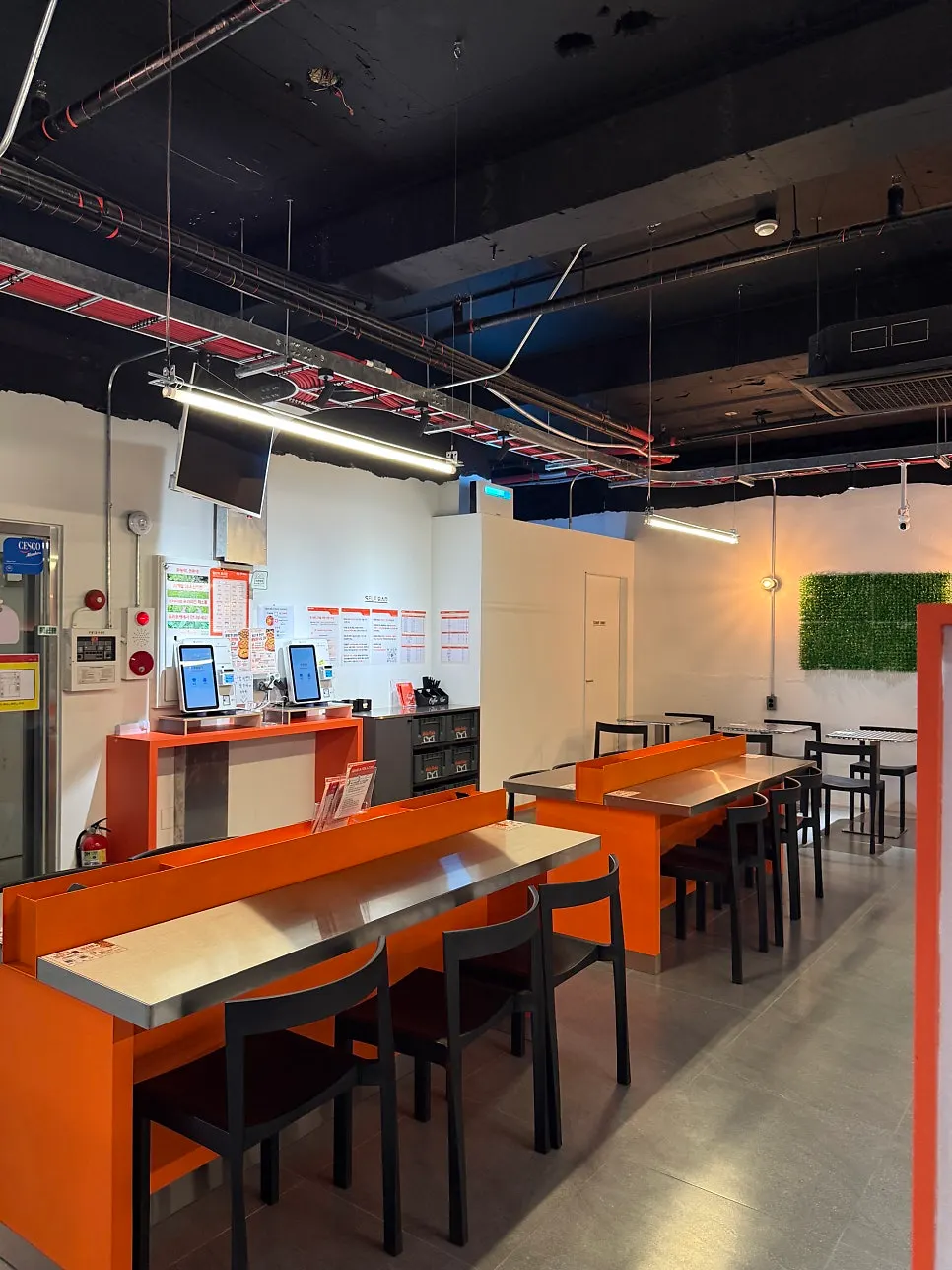 Seating inside Olla Poke Seocho Gyodae Branch