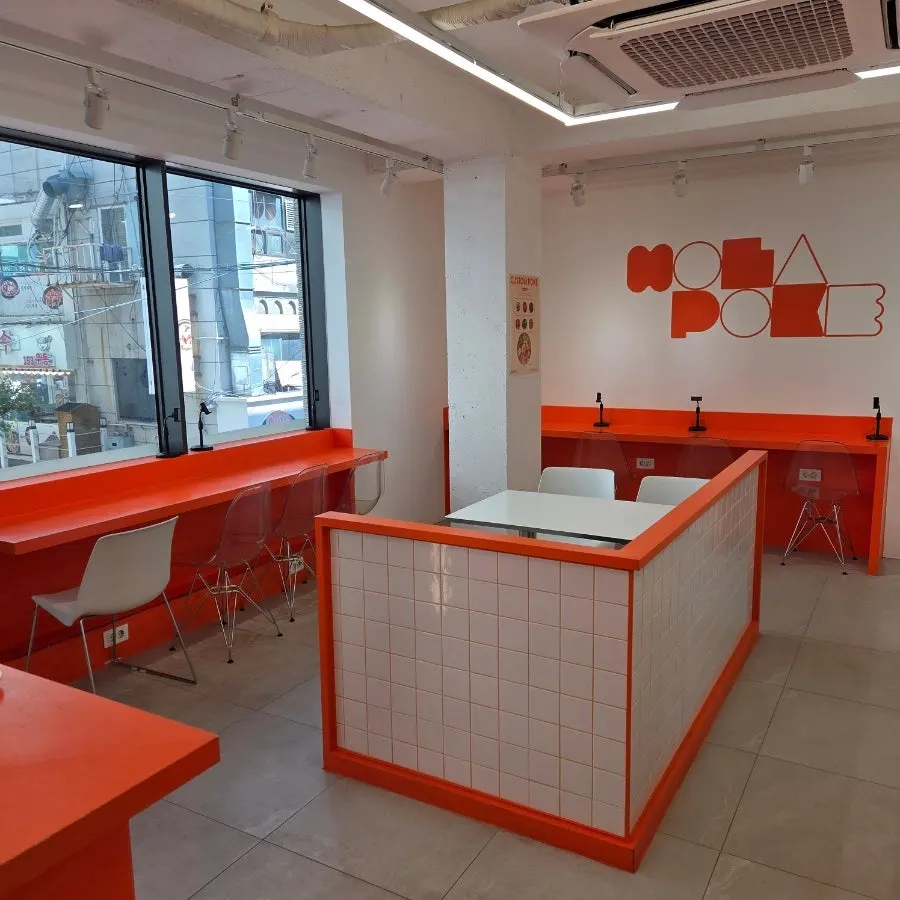 Solo-dining zone seats at Hola Poke Seolleung Branch