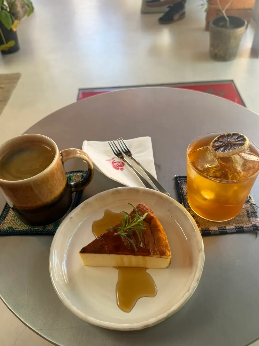 Ordered drinks and cheesecake spread at Oldsse Seochon