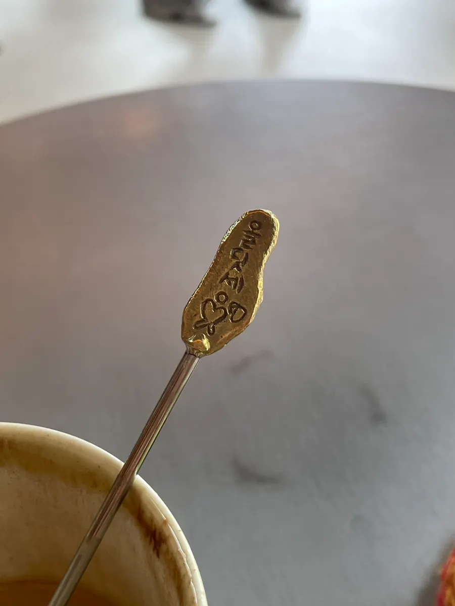 Muddler engraved with the Oldsse logo alongside a tea coaster