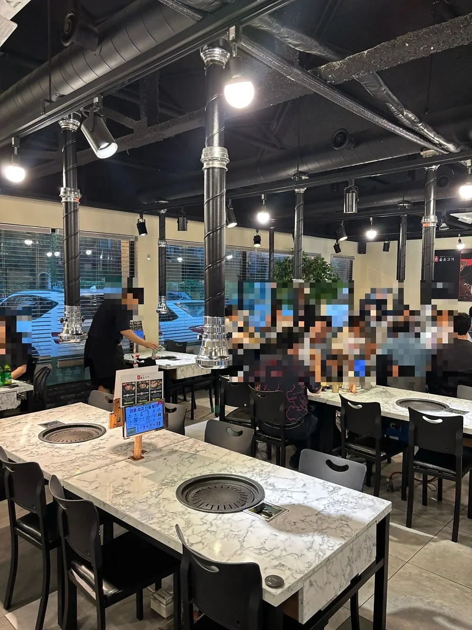 옳은고기 매장 내부 좌석