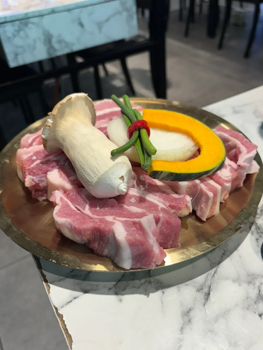 Assorted pork belly, pork neck, and pork loin cap set