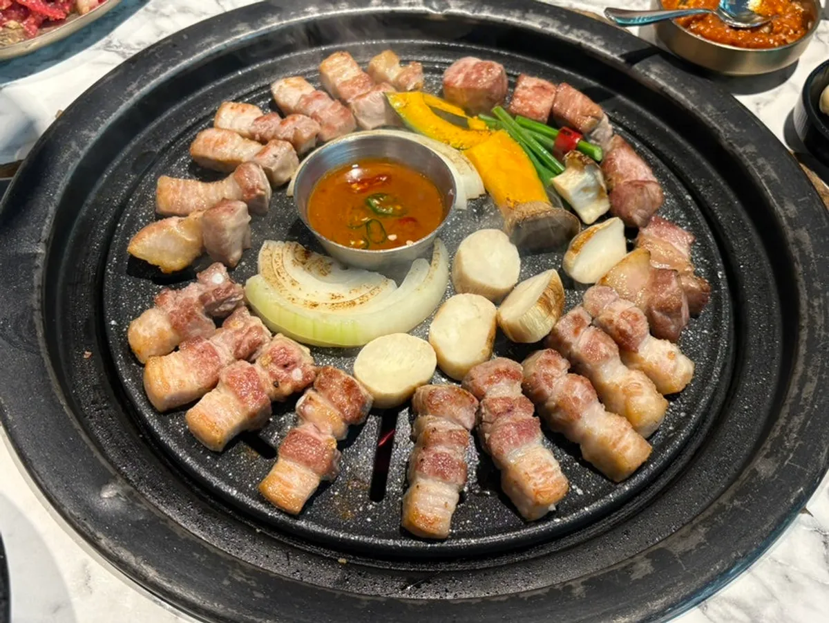 Golden-brown grilled pork belly and grilled vegetables