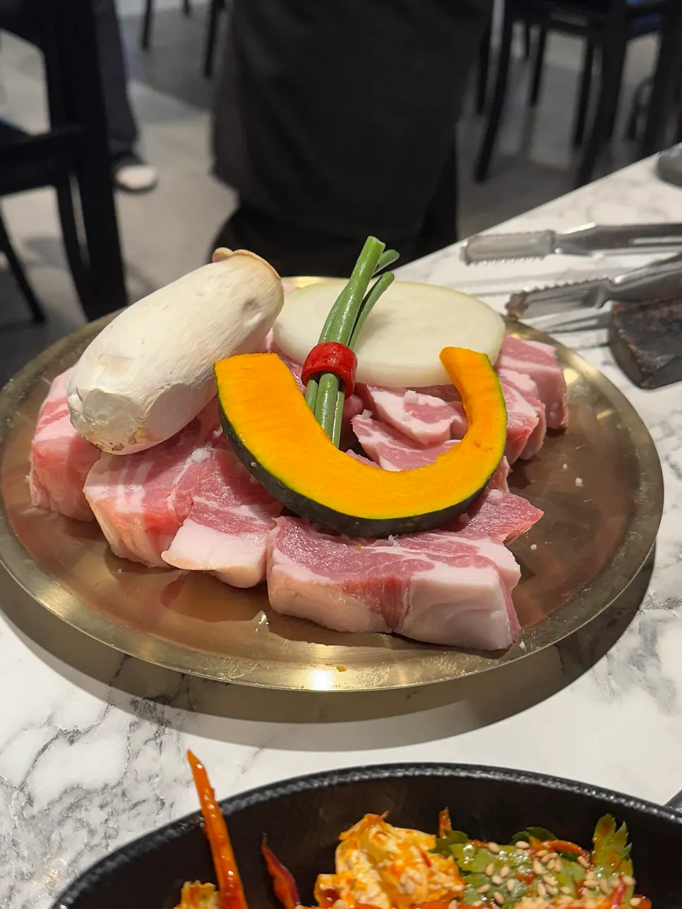 옳은 돼지 한상세트 고기 모둠 접시