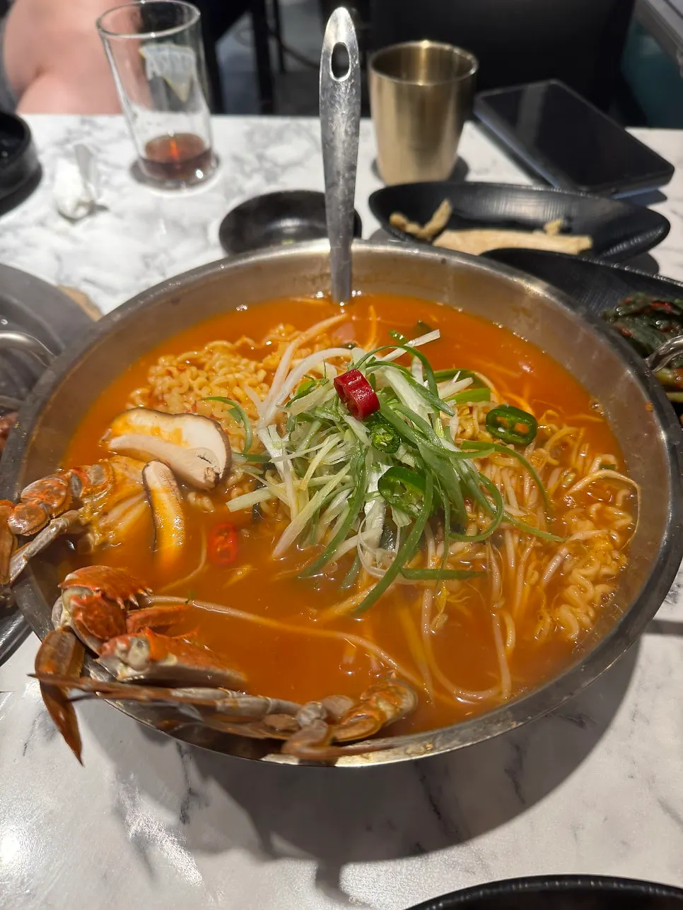 식사 메뉴가 표시된 꽃게 라면 주문 화면