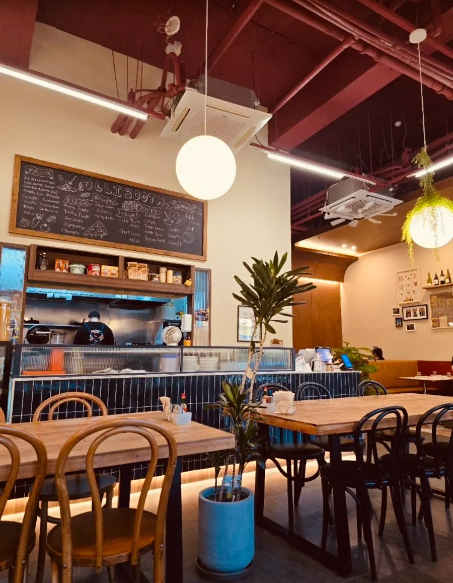 Quiet, comfortable table area