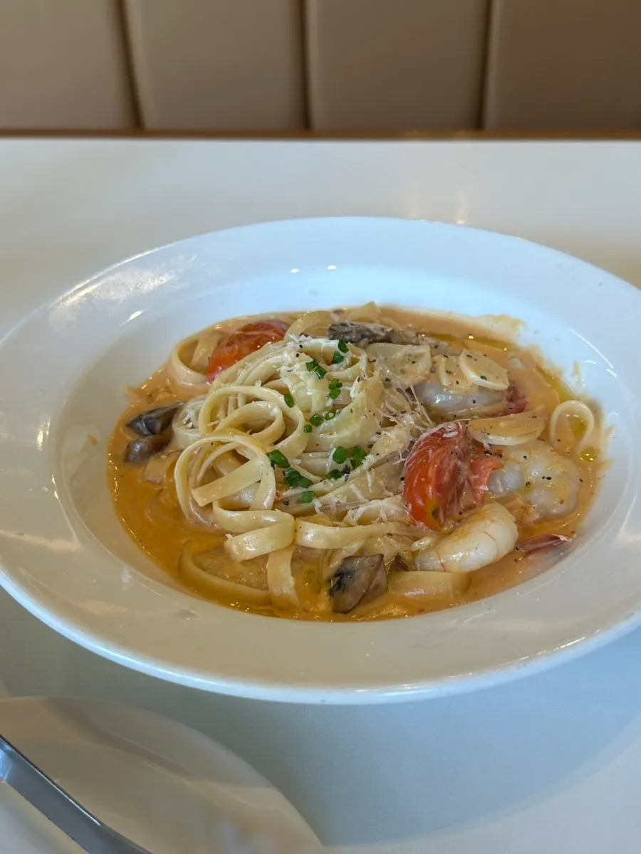Tuumba pasta with shrimp and button mushrooms