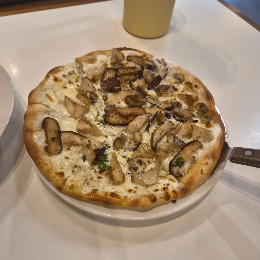 A whole truffle funghi pizza topped with mushrooms