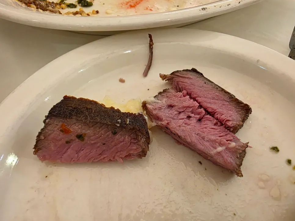 Cross-section of the medium-cooked hanger steak