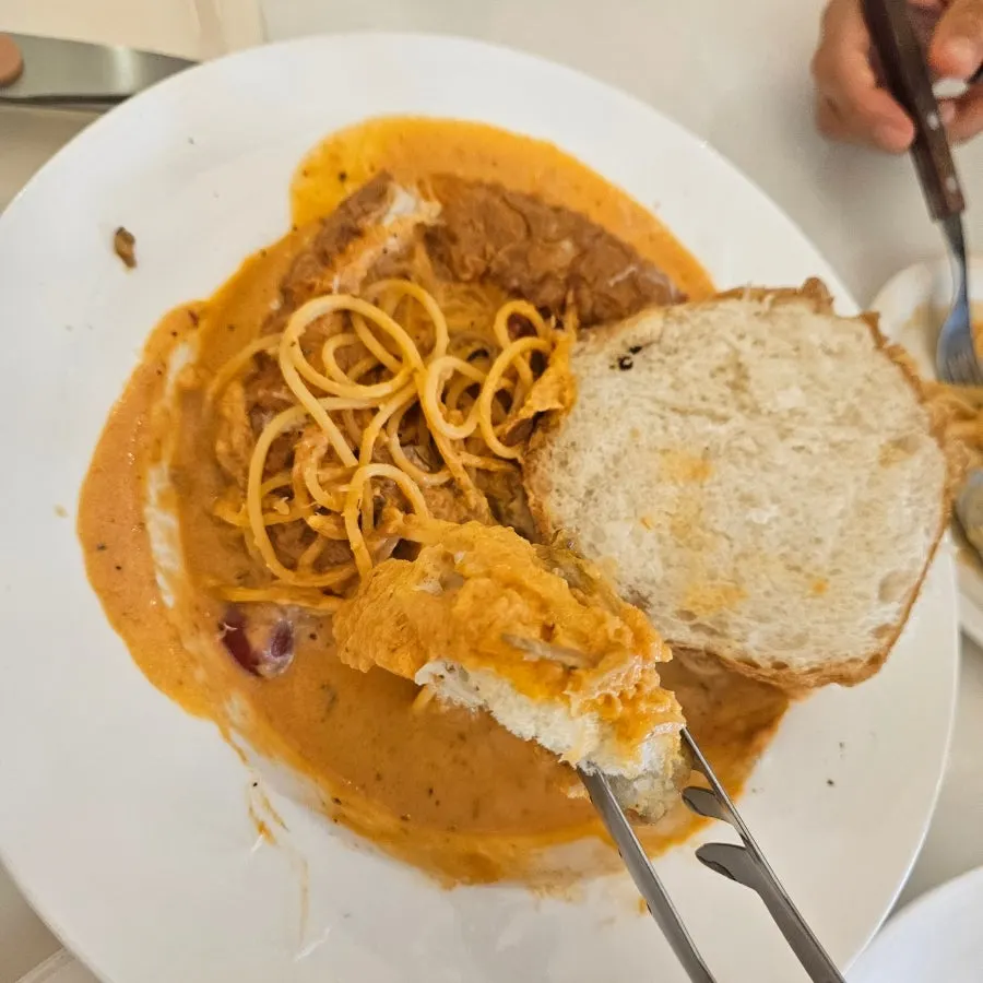 A plate of panne bread with rose pasta