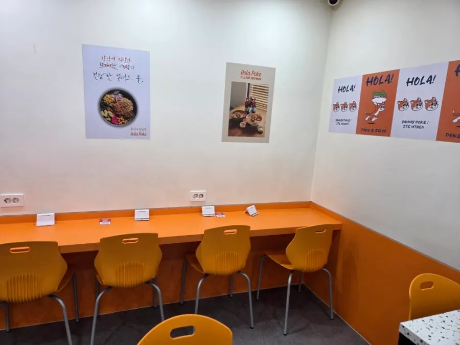 벽을 바라보는 1인 전용 좌석