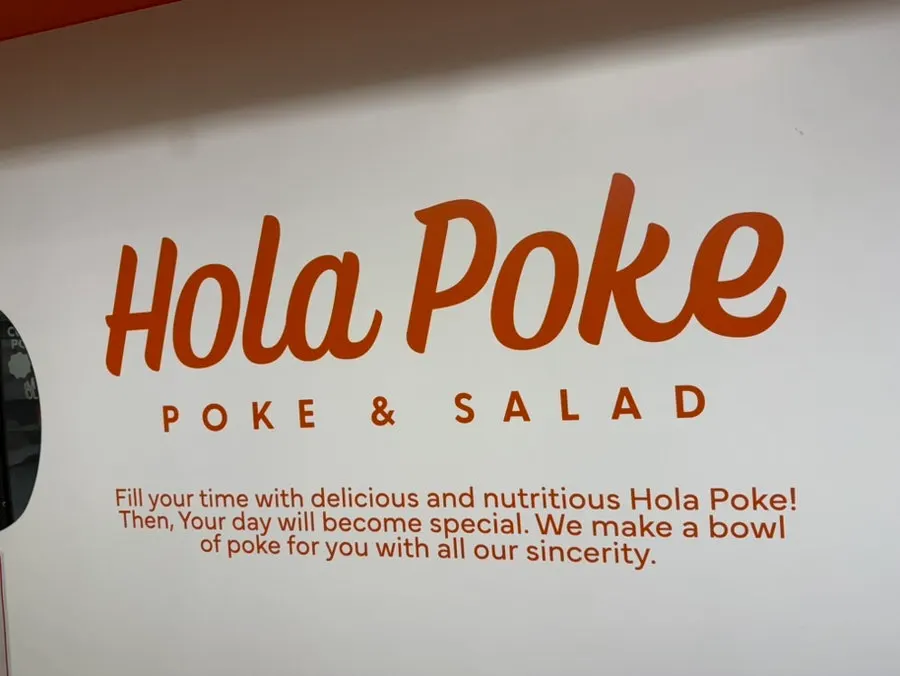 Table seating suited for solo dining at Olla Poke Munjeong Main Branch