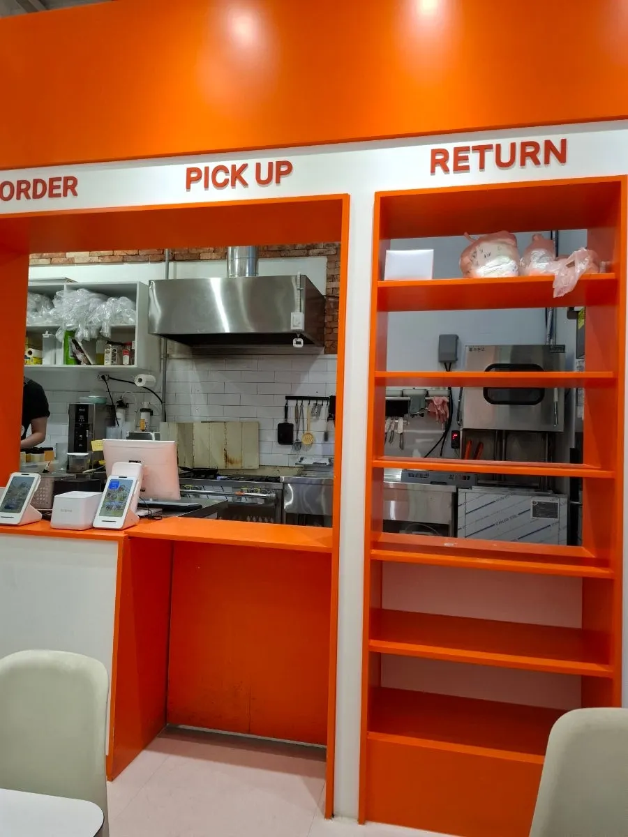 Kiosk order screen at Olla Poke Munjeong Main Branch