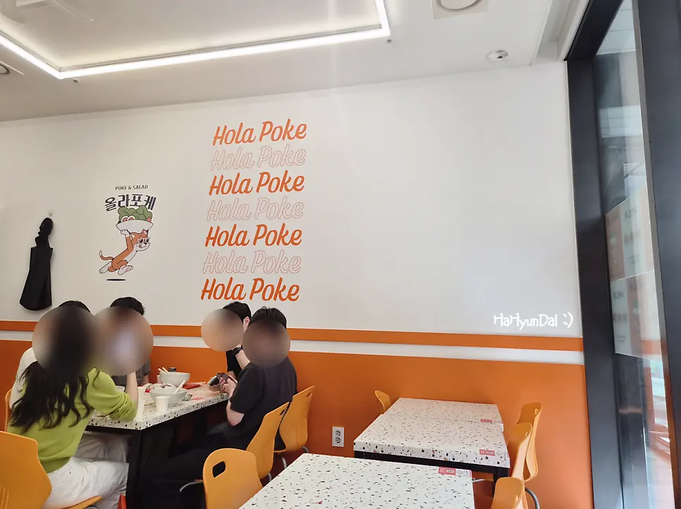 올라포케 삼성점 테이블석 전경