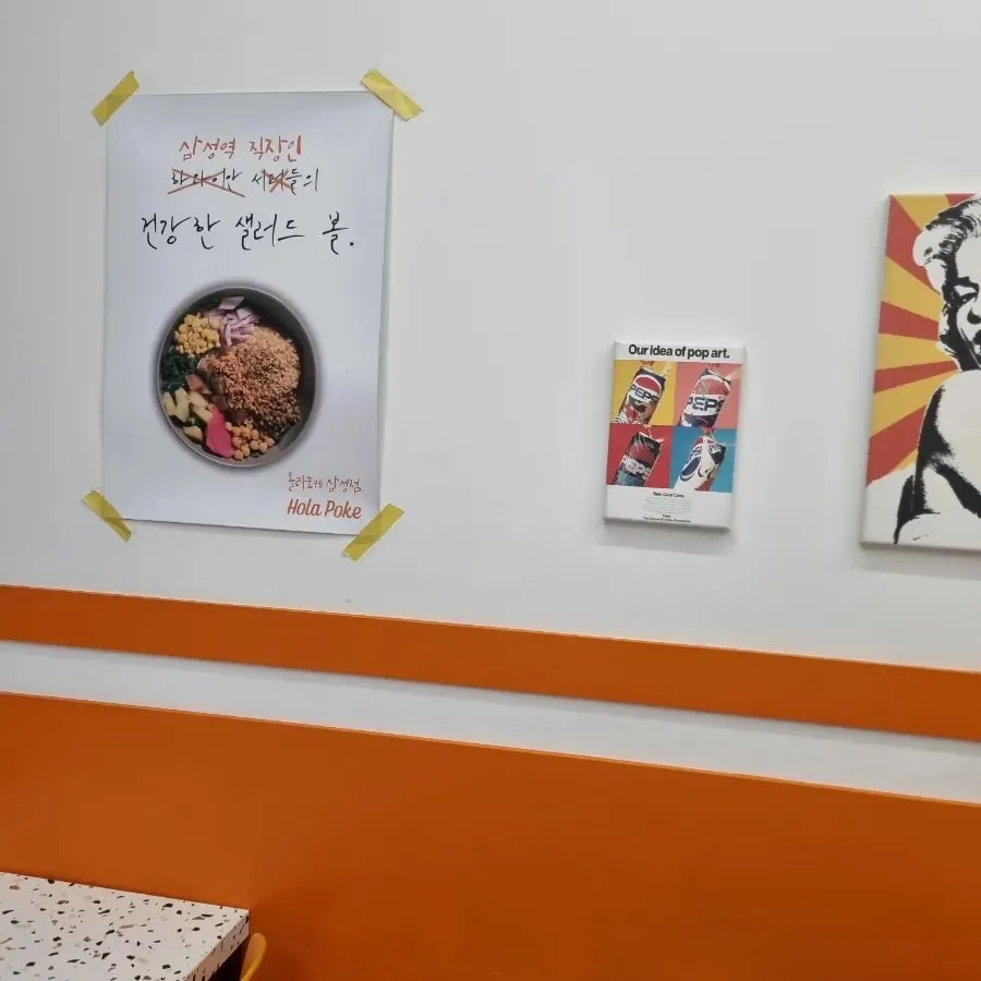 Salah satu sudut toko Ola Poke Samseong Branch