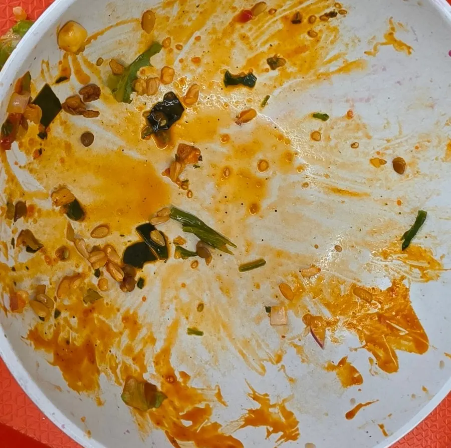 An empty bowl cleaned all the way at Ola Poke Samseong Branch