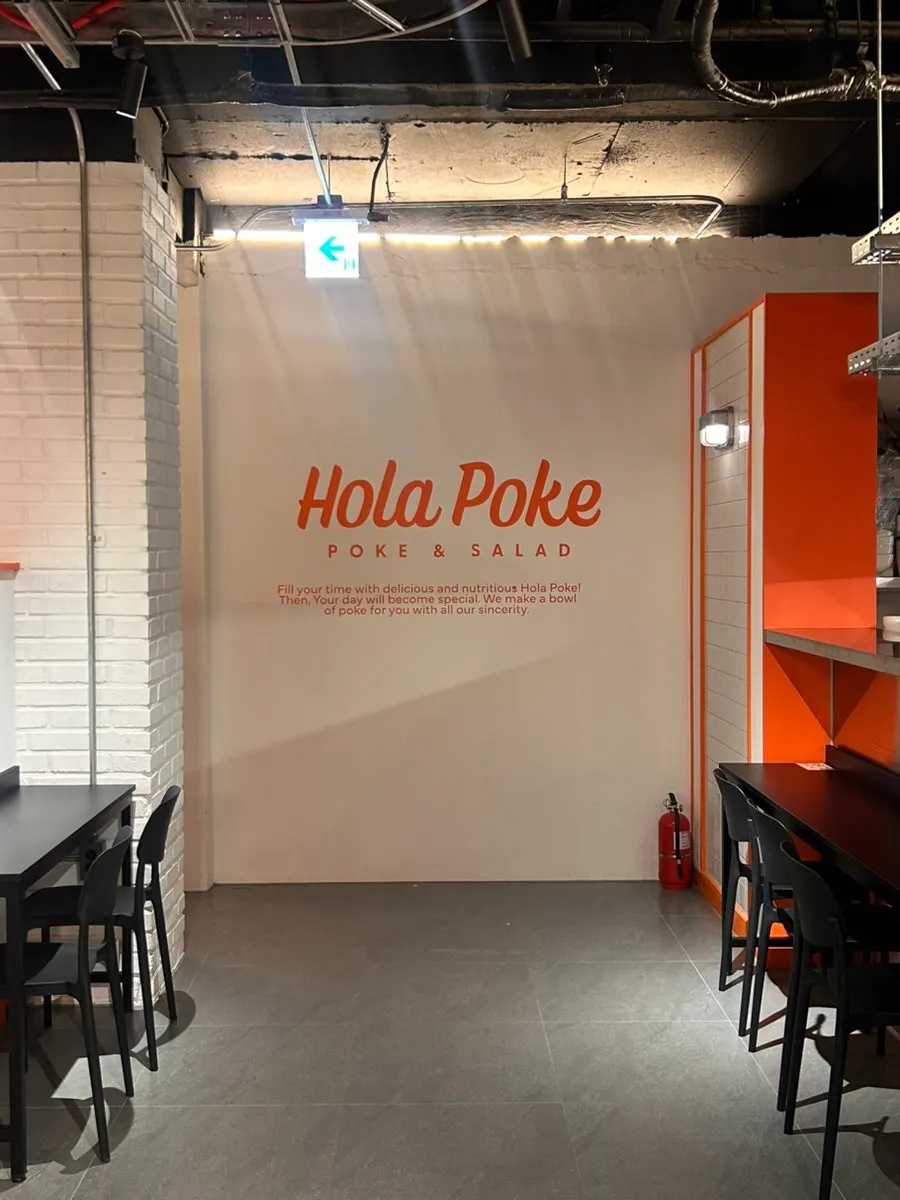 Seating area with single and four-person tables