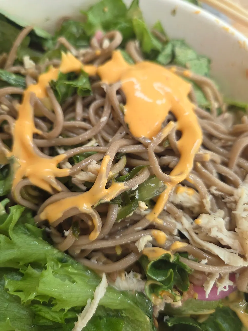 Table setup of the buckwheat noodle chicken breast poke