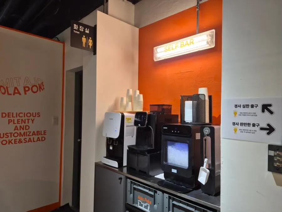 넓고 쾌적한 올라포케 서초교대점 매장 내부