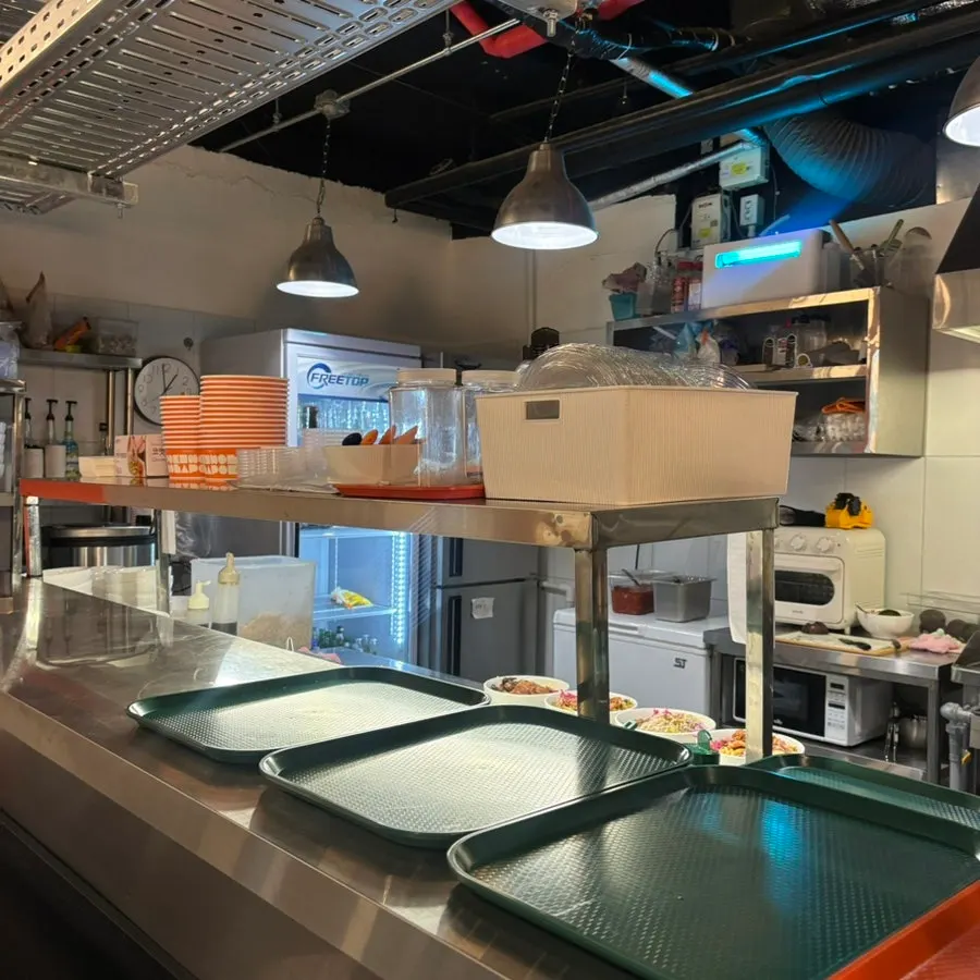 Interior space of Olla Poke Seocho Gyodae Branch