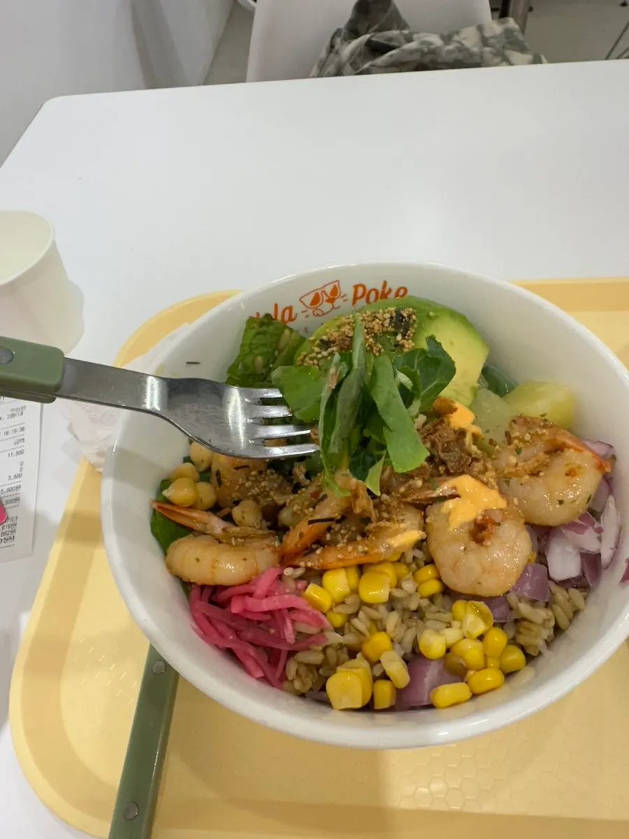 Garlic shrimp poke with added avocado