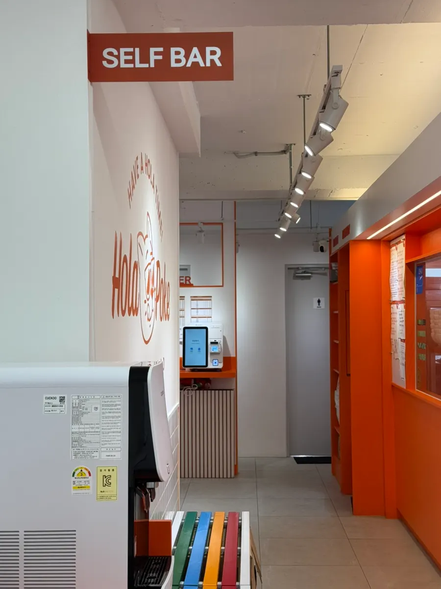 Interior of Hola Poke Seolleung Branch with great natural light