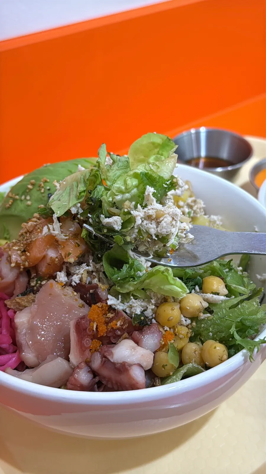 Poke bowl with a 7:3 salad-to-brown-rice ratio