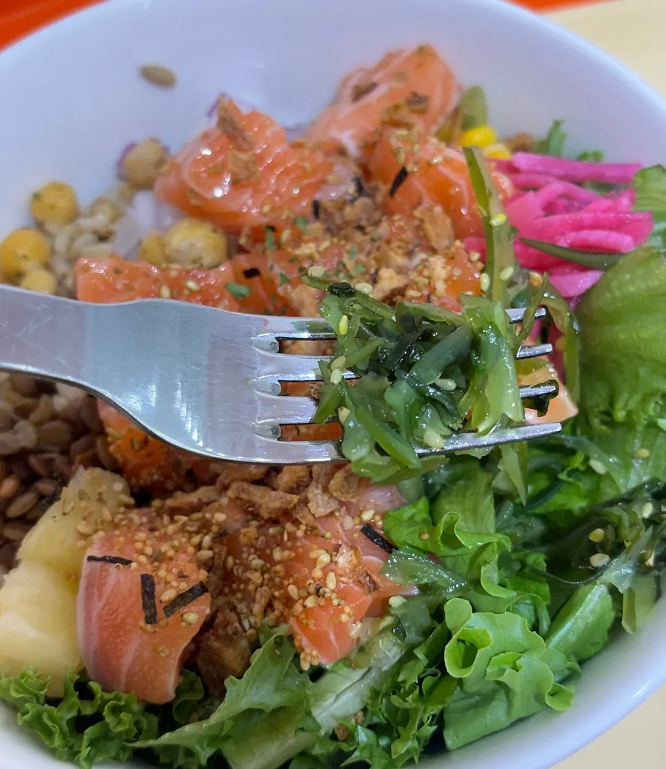 Vegetables and legumes in the poke bowl