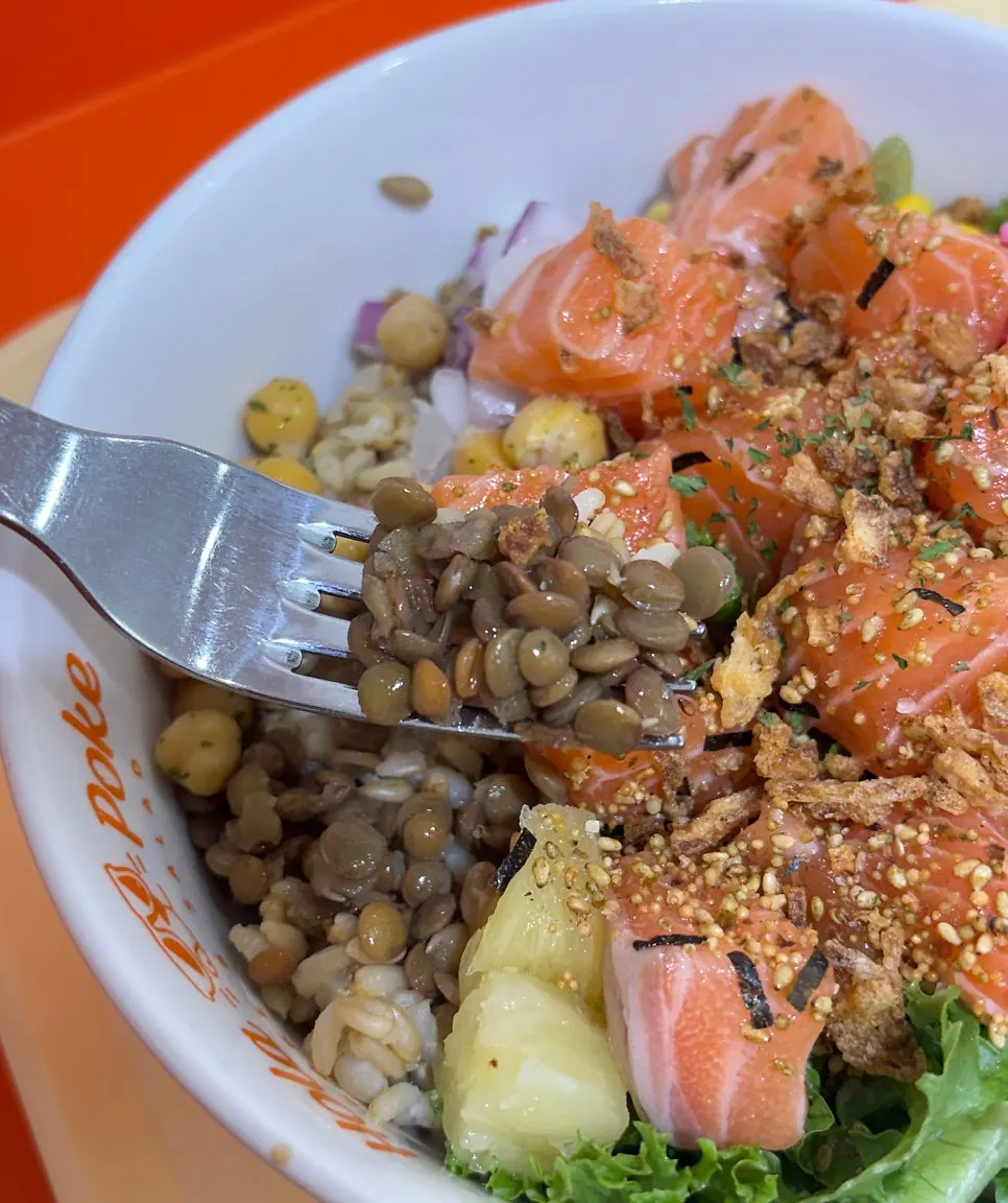 Poke with seasoned seaweed and pineapple