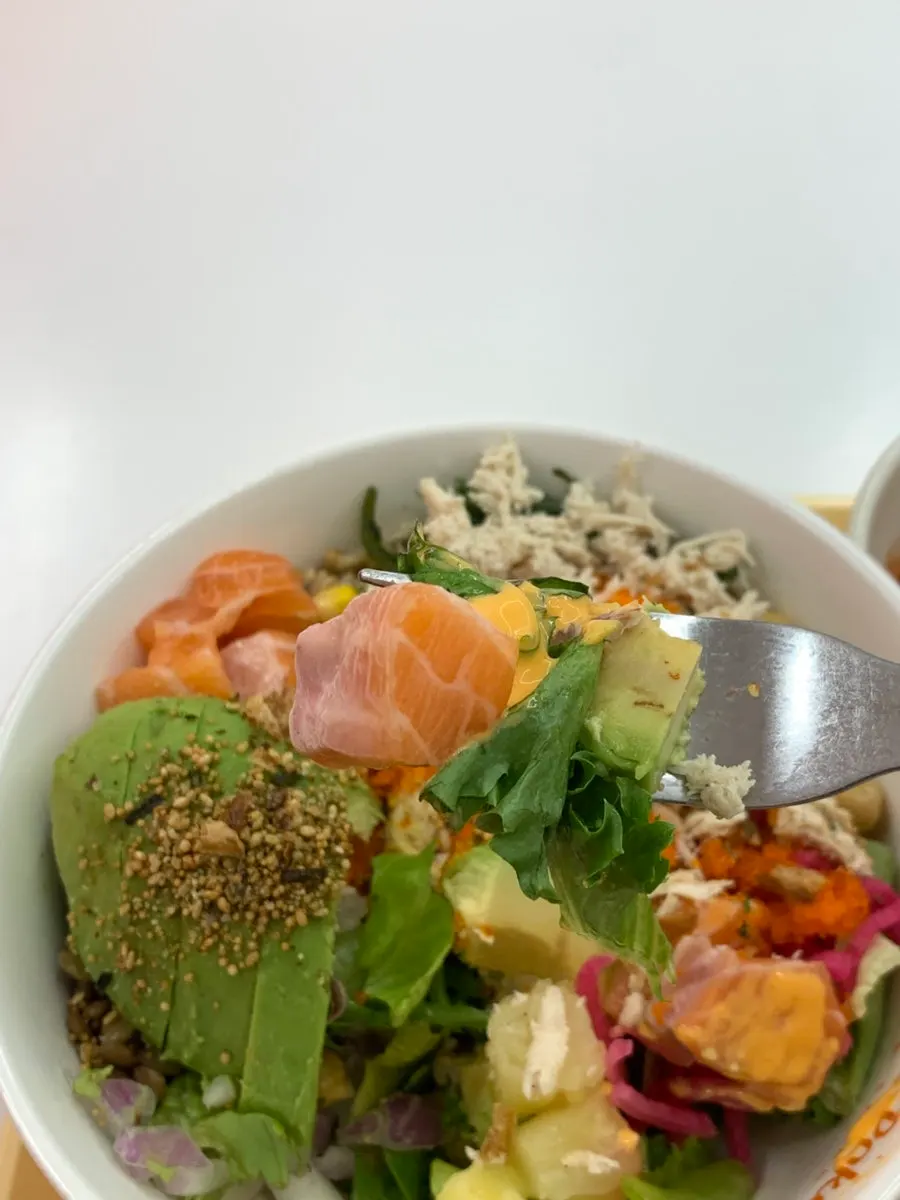 Poke with sauce and ingredients mixed evenly