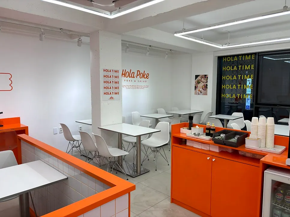 View of table seating at Hola Poke Seolleung Branch