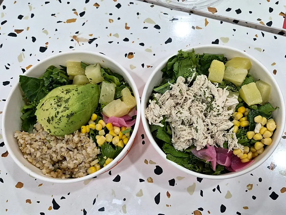 A bowl of poke ordered at Ola Poke Gangnam