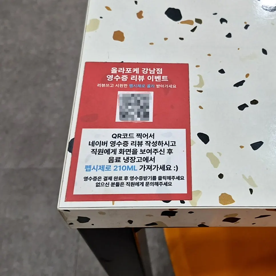 Signage explaining the salad-to-rice ratio options