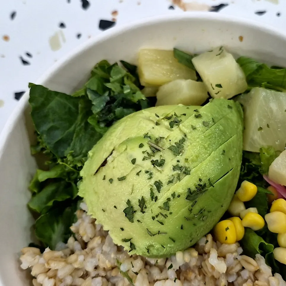Poke topped with avocado and vegetable toppings