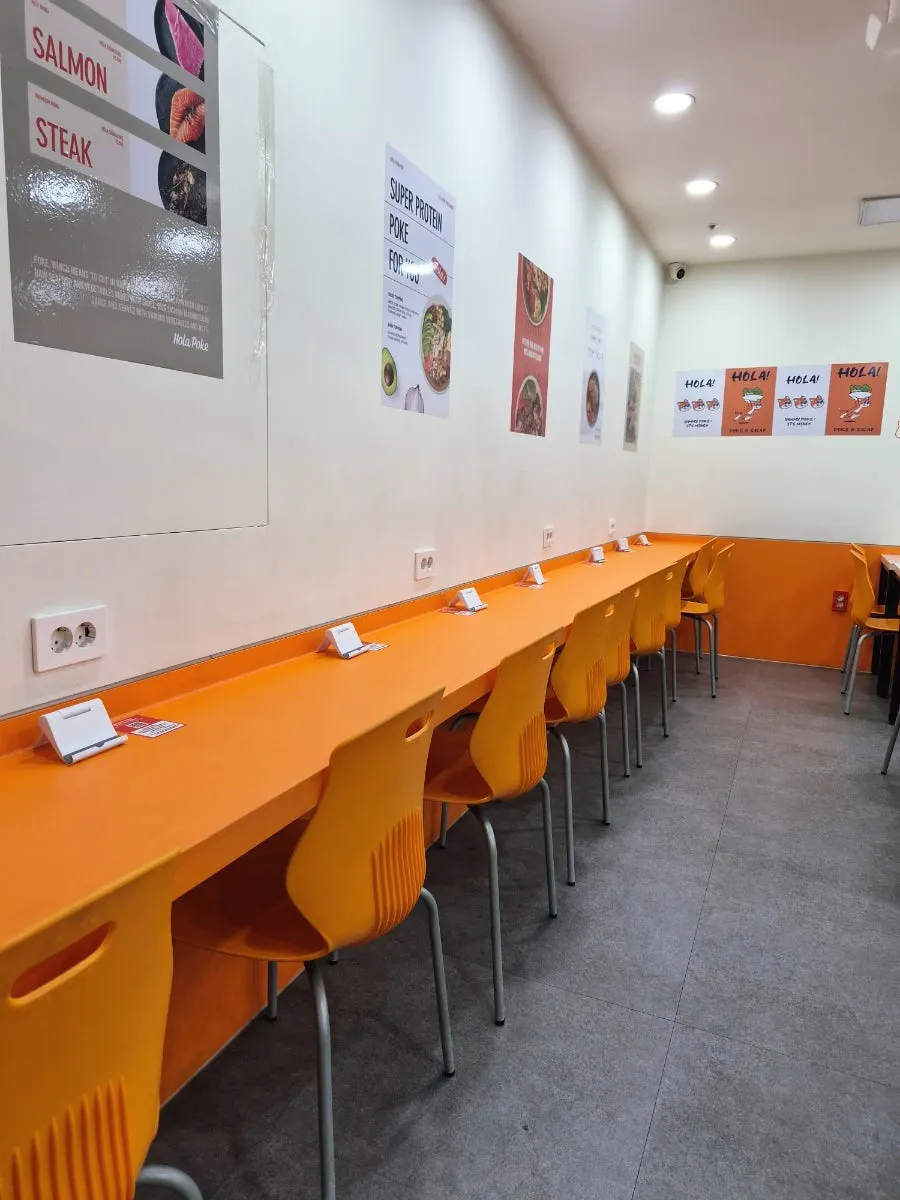올라포케 강남점 매장 내부 좌석
