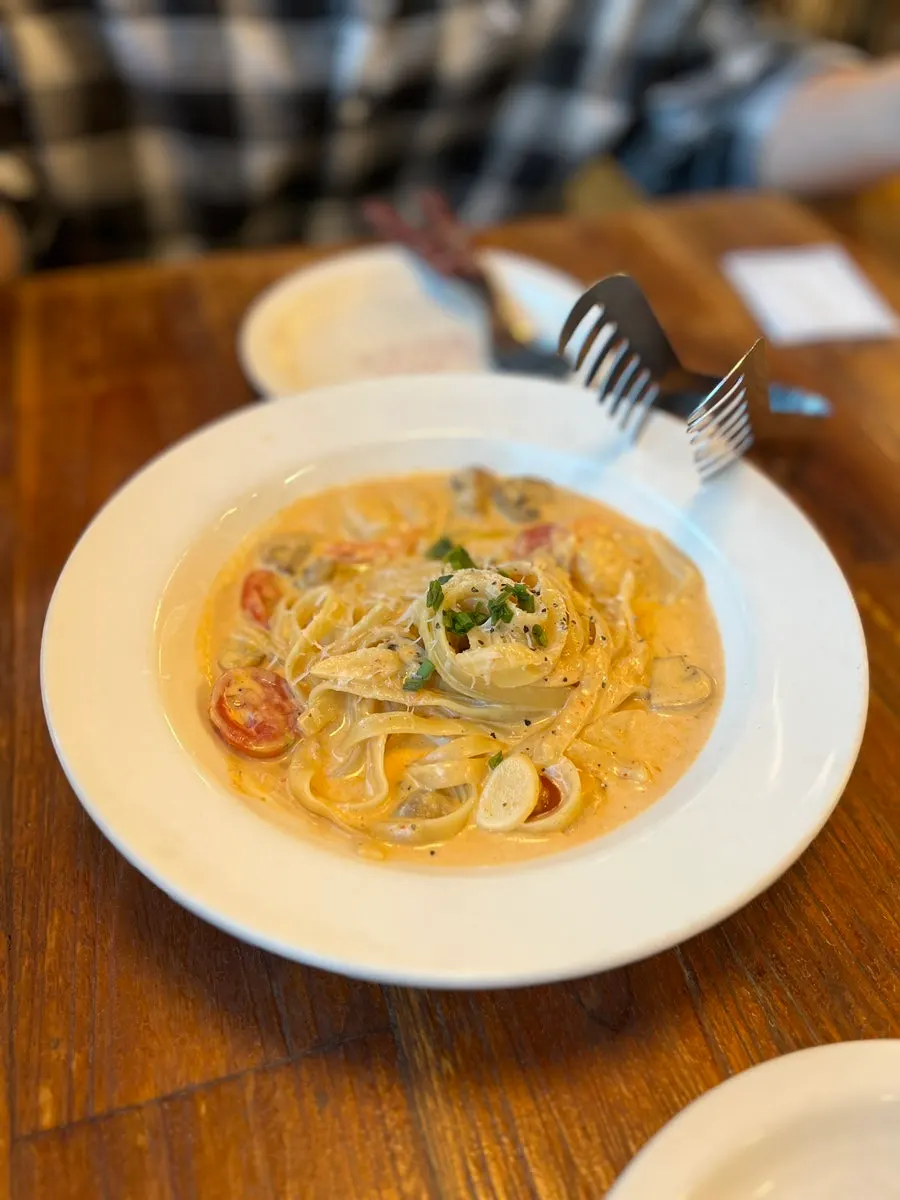 Pasta Tuumba dengan saus krim yang kental