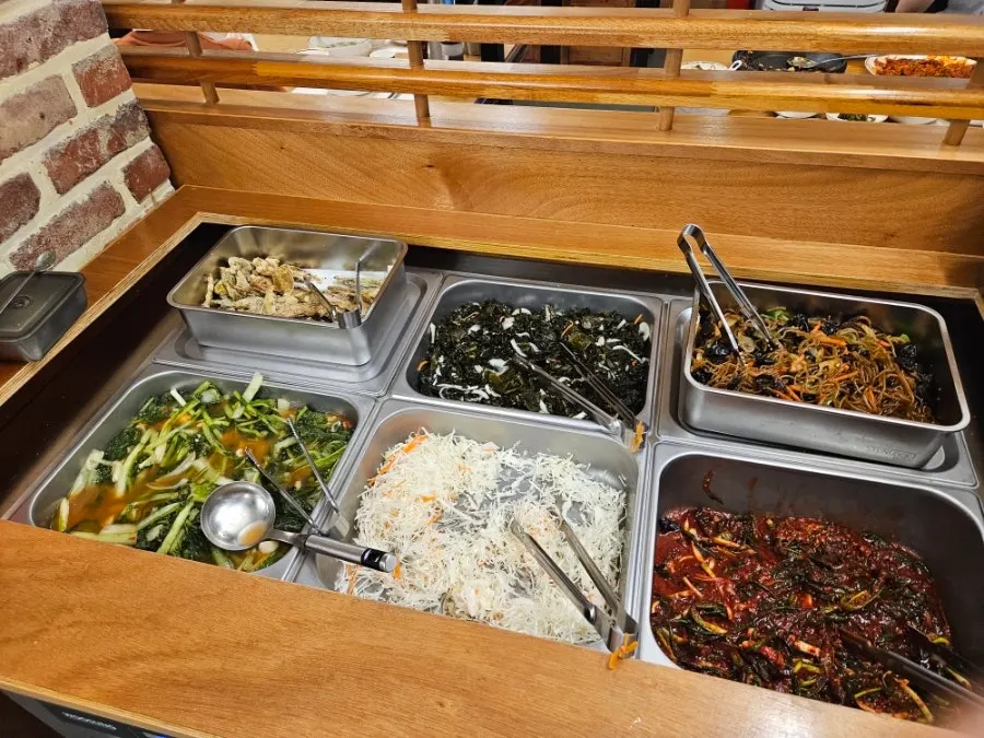 Refillable self-serve side dish bar