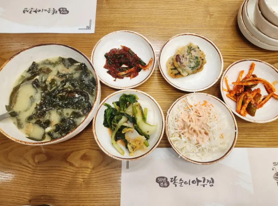 가정식 같은 기본 반찬 한 상