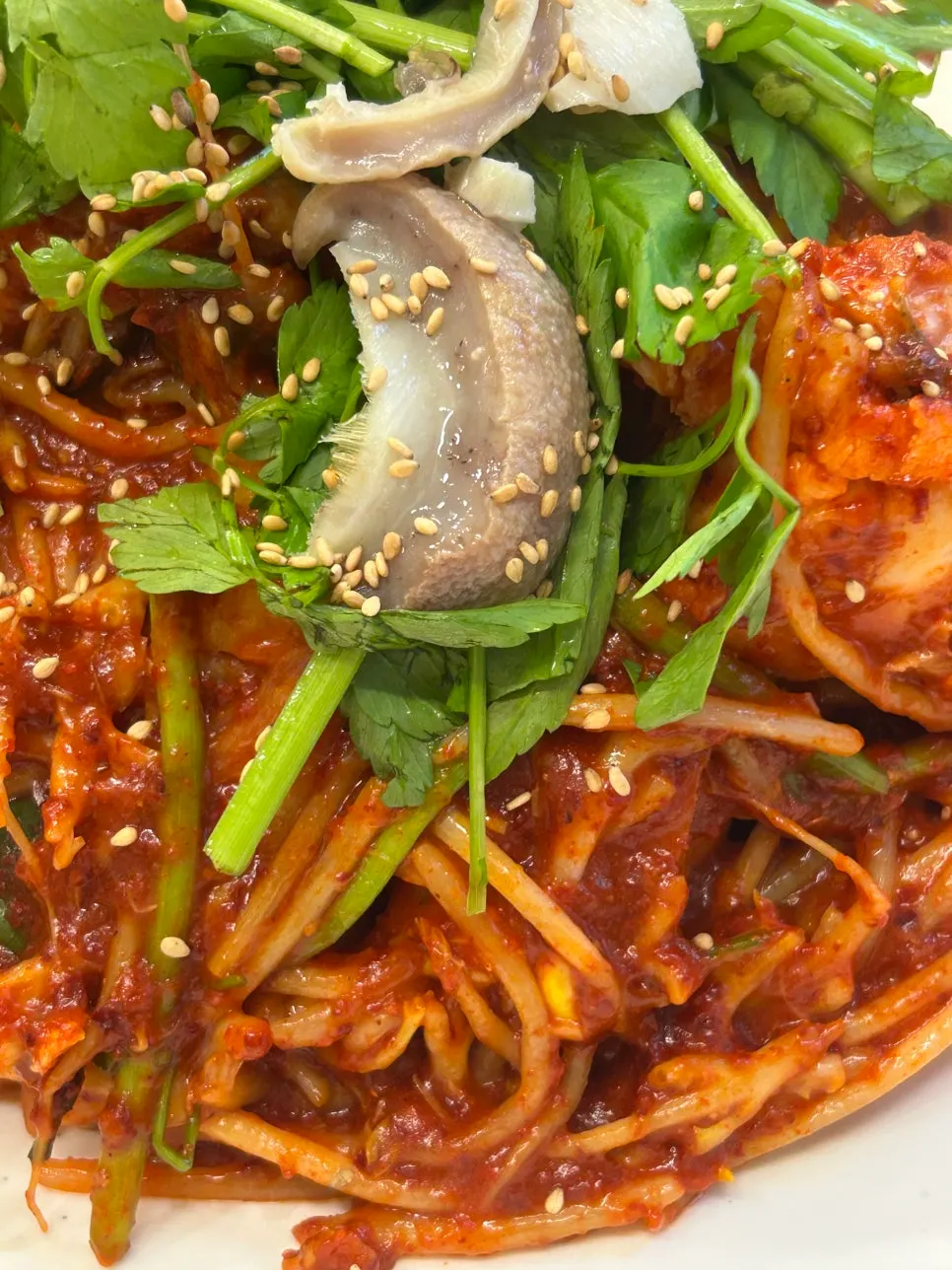 커다란 접시에 담겨 나온 똑순이 아구찜 중자
